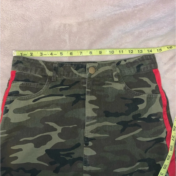 Forever 21 camo mini skirt - Picture 6 of 6